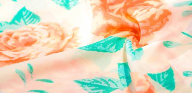 Pamuk kumaş. Beyaz arka planda güller. Tasarımları, projeleri, duvar kağıtlarını işlemek için çok kullanışlı ve ideal. 