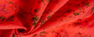 Çiçekli yakut kırmızısı pamuk kumaş. Bağımsız sanatçılardan ve ikonik markalardan çiçek resimleri al. Doku, arkaplan, desen,