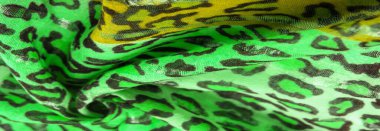 İpek kumaş yeşil, leopar desenli. Hafif leopar desenli ipek senin tasarımın için mükemmel, şık görünüyor ve kaba değil! Doku, arkaplan, desen
