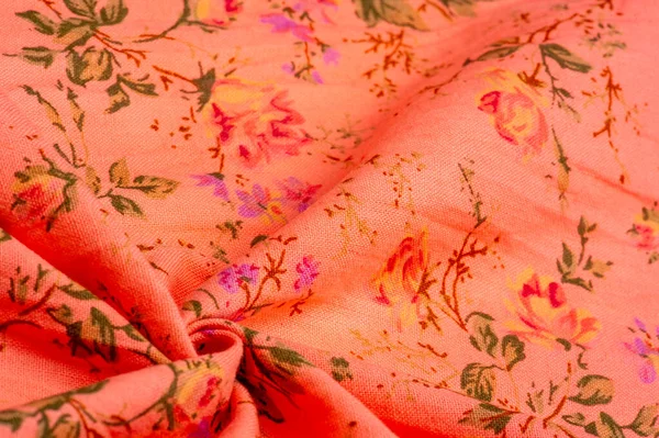 Tissu Coton Rouge Rubis Avec Imprimé Floral Achetez Des Imprimés — Photo