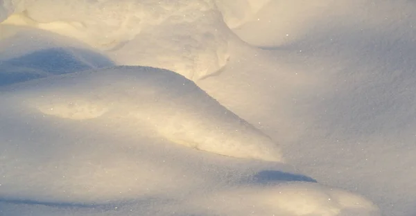 雪のテクスチャ大気水蒸気氷の結晶に凍結し 光白いフレークに落ちるか 白い層として地面に横たわっている 背景色 — ストック写真