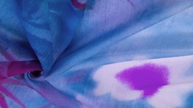 İpek kumaş, mavi bordo beyaz kırmızı, tozlu mavi tül. Desen deseni, koleksiyon