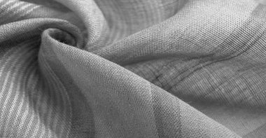 Beyaz çizgili gri-beyaz kumaş, projeleriniz için kalın ve parlak bir kumaş. Muazzam çeşitlilikte yumuşak düzlükleri var. desen, tasarım