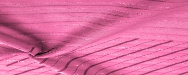 Taze ve rahat bir tarz için mükemmel, parlak çizgili kırmızı ipek kumaş. Arkaplan dokusu tasarla