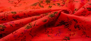 Çiçekli yakut kırmızısı pamuk kumaş. Bağımsız sanatçılardan ve ikonik markalardan çiçek resimleri al. Doku, arkaplan, desen,