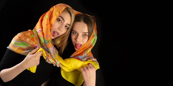 Portrait Two Girls Tied One Scarf Playful Mood Youth — Stock Photo, Image