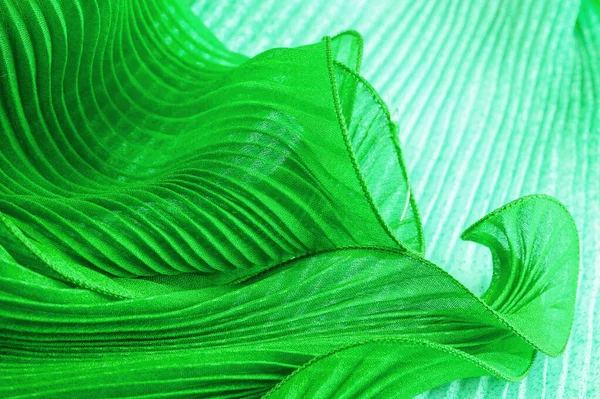 ウェブ テクスチャ グリーンエメラルド色の布 起伏のあるリップル波 — ストック写真