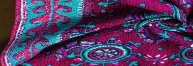 Mavi desenli kırmızı ipek kumaş. Charmeus 'un çok güzel bir kumaşı var. Yumuşak doluluk içinde bir araya getirilebilir. Arkaplan