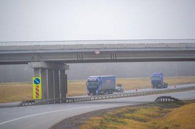 Nakliye aracı. Malların doğrudan varış noktasına taşınması, kapı kapı teslimatı ya da daha resmî adıyla, Rusya 'nın çok amaçlı taşımacılığı Chelny 05 11 2020 olarak bilinir.