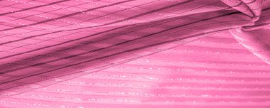 Taze ve rahat bir tarz için mükemmel, parlak çizgili kırmızı ipek kumaş. Arkaplan dokusu tasarla