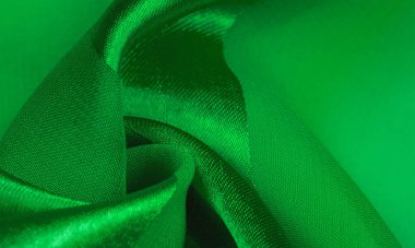 Metalik parıltılı yeşil ipek çizgili kumaş. Eğer kötü bir ruh halin varsa, bu kumaş onu eşi görülmemiş yüksekliklere taşıyacaktır. Projeniz doku, arkaplan ve şablon olacak, .