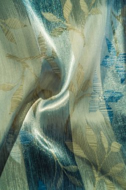  Bu güzel kumaş metalik gümüş kayganlaştırıcı ile süslenmiş soyut bir deseni var, bu da büyük bir görsel ilgi uyandırıyor. elega eklemek için ideal