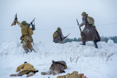 Doku, arka plan, desen bir insanın boynuna takılacak yün bir eşarp. Atkıda kahverengi kırmızı siyah renk