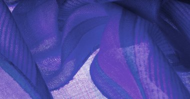 İpek kumaş gök mavisi, parlak mavi, bulutsuz bir gökyüzü gibi. Doku. Arkaplan.