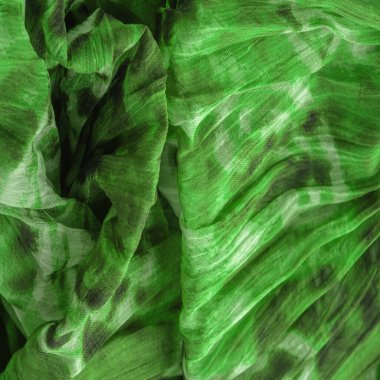 Yeşil kumaş. İnce organzalı ipek kumaş, panter desenli, buruşuk desenli. Geçmişi. Şablon.