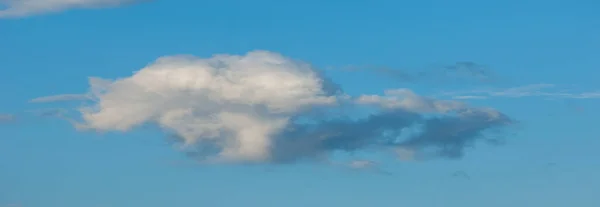 뭉게구름 Cumulus Cloud 바닥을 구름으로 겉으로 보이는 푹신푹신 하거나 솜털같거나 — 스톡 사진