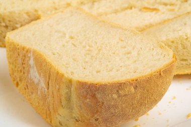 Ekmek. Undan yapılmış bir gıda ürünü. Daha fazla uzatmadan, sıradan ekmek.