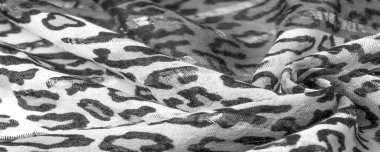 İpek kumaştan siyah beyaz leopar desenli. Leopar desenli hafif ipek senin tasarımına mükemmel uyacak, şık görünüyor ve kaba değil! Doku, arkaplan, desen