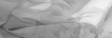 Boyalı çayır çiçekleri ve çiçek arkaplanlı beyaz ipek kumaş. Renkli bir kompozisyonda bir sürü soluk çiçek. Arkaplan dokusu