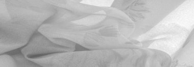 Boyalı çayır çiçekleri ve çiçek arkaplanlı beyaz ipek kumaş. Renkli bir kompozisyonda bir sürü soluk çiçek. Arkaplan dokusu