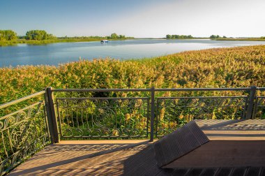 Yaz manzarası, dünyanın Avrupa bölgesinde büyük ve güçlü bir nehir. Bulgar, Volga 'nın sol kıyısında, Kazan' a 140 kilometre mesafede bulunuyor. Daha önce, Spassk olarak biliniyordu..