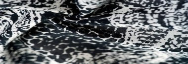 Asfalt. Bitumen siyah reçine kütlesi, eski. Yolların, sokakların, kaldırımların, vb. Yol böyle bir kitle ile kaplıydı. Hareket için tasarlanmış bir arazi şeridi, bir iletişim yolu..