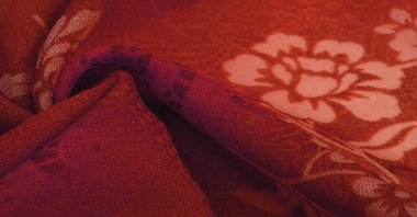 Çiçek desenli kırmızı ipek kumaş. Kıyafet tasarımı. Modern çiçek arkaplanı. Modern egzotik orman bitkileri. Boyama, güneş ışığı efekti doku, arkaplan, tasarım.