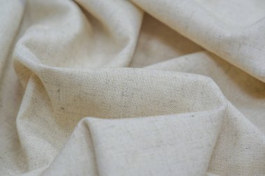 Keten liflerinden yapılan keten kumaş yumuşaklığı, doğal kökeni, dayanıklılığı ve dayanıklılığı ile mantar ve antibakteriyel özellikleriyle ünlüdür..