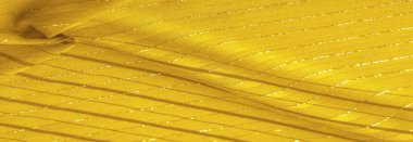 Doku, sarı kehribar kumaş. Taze ve rahat bir stil için mükemmel..