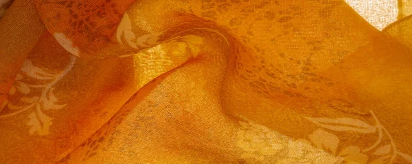 花のプリントとオレンジシルク生地 服のデザイン 現代の花の背景 現代のエキゾチックなジャングルの植物 日光効果テクスチャ デザイン — ストック写真
