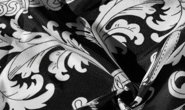 -Beyaz çiçek desenli siyah ipek kumaş, geometrik çizgiler. Her tasarıma entelektüellik katmak için mükemmel. Doku, arkaplan, desen.     . , 