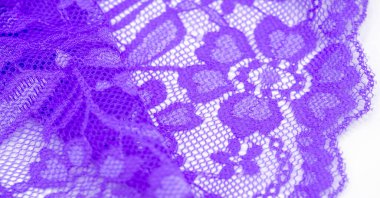 Mavi dantel. Bu çarpıcı ve sofistike kumaş gerçek bir sanat eseri olacak. Çok sevdiğimiz narin dantel desenli koyu mavi; eşsiz, zarif ve canlı.