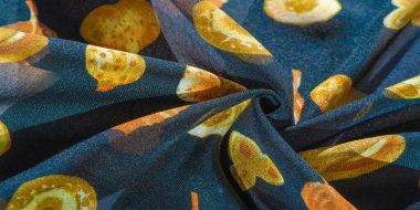 İpek kumaş, mavi ve sarı sonbahar yaprakları. Doku, arkaplan deseni