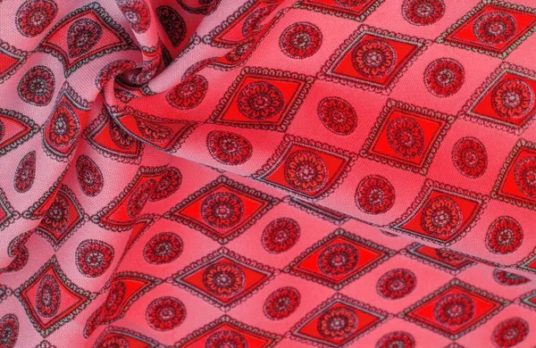 Шелковая Ткань Мягкого Красного Цвета Отпечатком Ромбов Квадратов Медалей Расскажите — стоковое фото