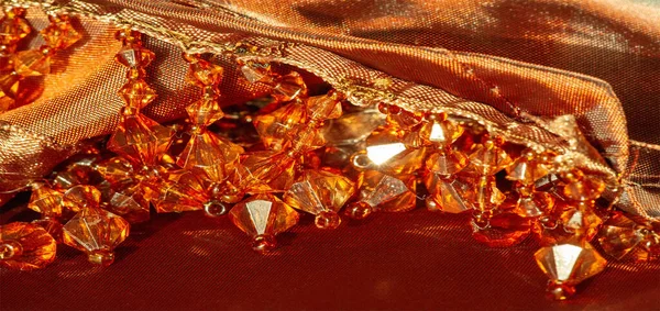 Bärnsten Guld Silke Tyg Dekorerad Med Gula Glaspärlor Dekoration Dekorerad — Stockfoto