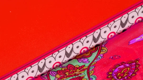 Шелковая Ткань Красный Тон Пэйсли Чешские Традиционные Элементы Индийской Пейсли — стоковое фото