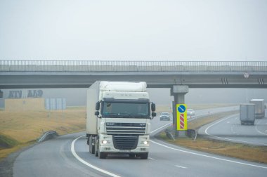 Nakliye aracı. - Kısa ve orta mesafelerde hızını, esnekliğini ve kapı kapı dolaşım hızını. Mallarınız Rusya 'nın herhangi bir yerine teslim edilecek Chelny 05 11 2020