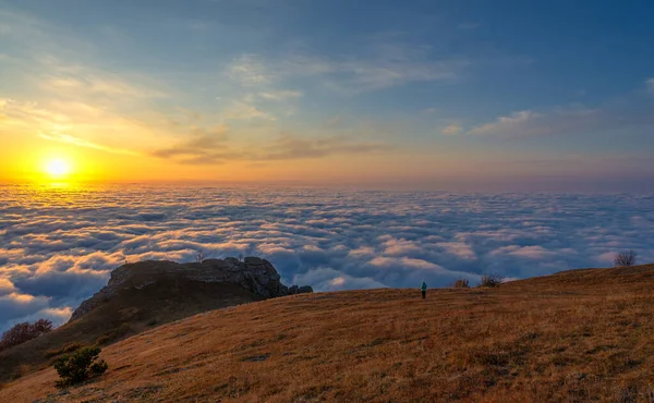 Herfst Foto Van Krim Schiereiland Hoog Bergen Boven Wolken Beuk — Stockfoto