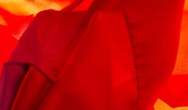 kırmızı ipek kumaş, güzel pürüzsüz zarif, dalgalı, yakut rengi ipek, lüks kumaş, doku arka planı, makro. Soyut tasarım. şablon