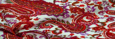 Beyaz arka planda desenli kırmızı desen. Bu desen bazen Amerikan gelenekçilerince 