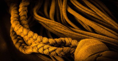 Sarı örgülü kumaş. Kabartmalı desenli örgü bir arka plan. Örgü ören örgüler. Arkaplan deseni.