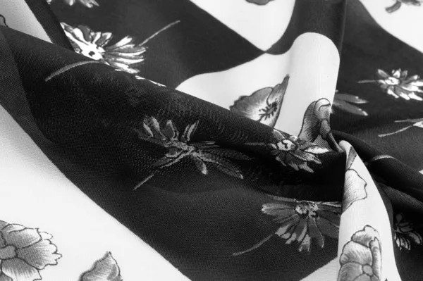 Tissu Soie Carrés Noirs Blancs Avec Imprimé Floral Les Fleurs — Photo
