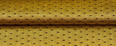 Brocade altın rengidir. Küçük bir polka şeklinde. Brocade genellikle altın ve gümüş ipliklerle renklendirilmiş ipekten yapılan süslü bir mekik kumaşıdır. Rönesans 'ta önemli bir kumaş.