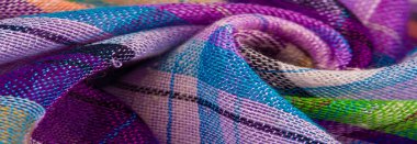 İskoç dokusunun arka plan dokusu, ki bu dokunun adı doğrudan ülkenin kökenini gösterir. Bu materyalin ikinci ve daha doğru adı tartan..