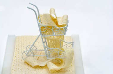 dantel kumaş. Nakışlı kumaş seti. Yakın plan, Pearl Trim, dikiş örgüsü, kumaş bant, kurdele aparatı, DIY el sanatları.