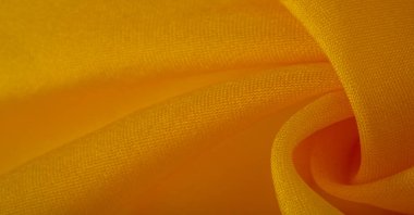 Parlak sarı ipek şifon şifon ruh hali, rüzgarda bir papatya gibi çırpınıyor, bir ayçiçeği gibi parlıyor. Bu saten yüzlü şifonun pürüzsüz eli senin tasarım fikirlerinle mükemmel bir şekilde harmanlanıyor.