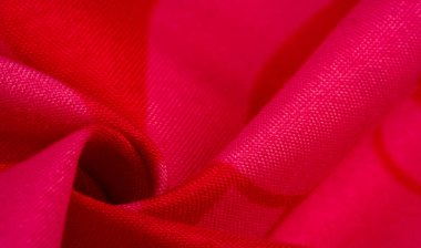 Soyut çiçek desenli kırmızı kumaş, tafta. Bu bir pamuk kumaş. Plastiklik ve sertlik farkları var. Buradan itibaren, tasarımın harika. Doku