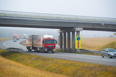 Nakliye aracı. Modern lojistiğin anahtarı ekonomik ve yüksek kaliteli ulaşım sistemleridir. Karayolu taşımacılığı hala baskın bir tip. Rusya Chelny 05 11 2020