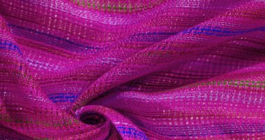 Kırmızı-mavi-yeşil çizgili yakut kırmızısı kumaş, çok açık elastik forma, ışık parıltısı. desen arkaplan, desen kartpostal