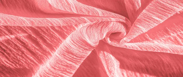 絹織物だ 赤いしわのある生地の質感 赤いしわ妖精のテクスチャ波状の表面 クローズアップ ソフトフォーカス 背景やパターン — ストック写真